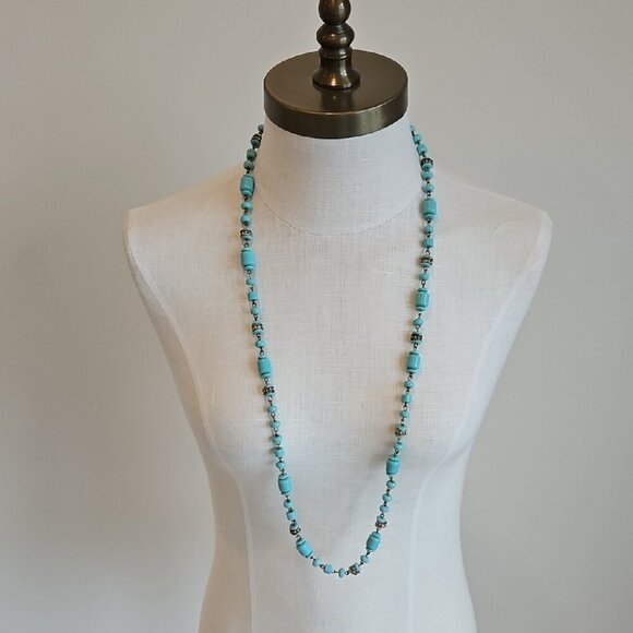 Elegant Turquoise Beaded Necklace - Picture 1 of 3